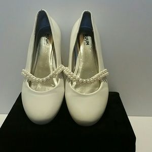 Girls Pearl Embellished White Sunday Shoes